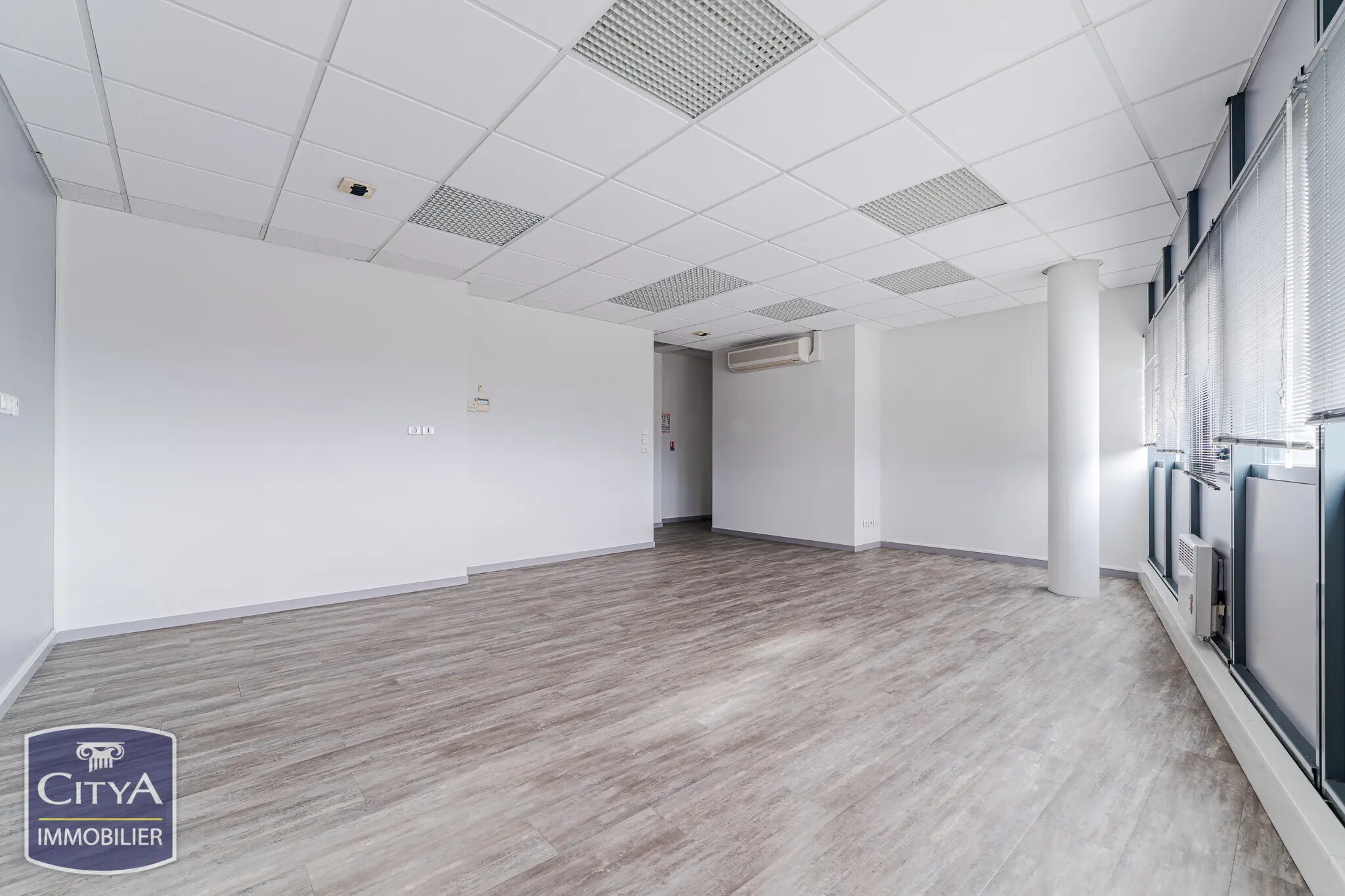 Photo 9 Local Professionnel 77m²