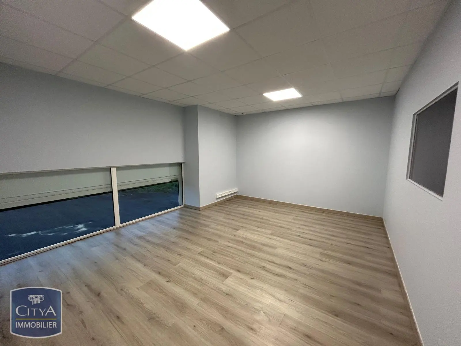 Photo 4 Local Commercial