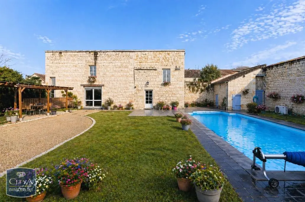 Photo 1 Maison 4 pièces 123m²