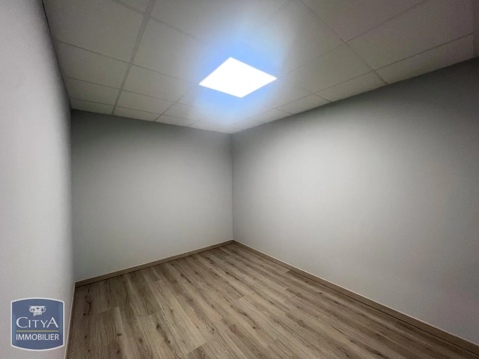 Photo 10 Local Commercial