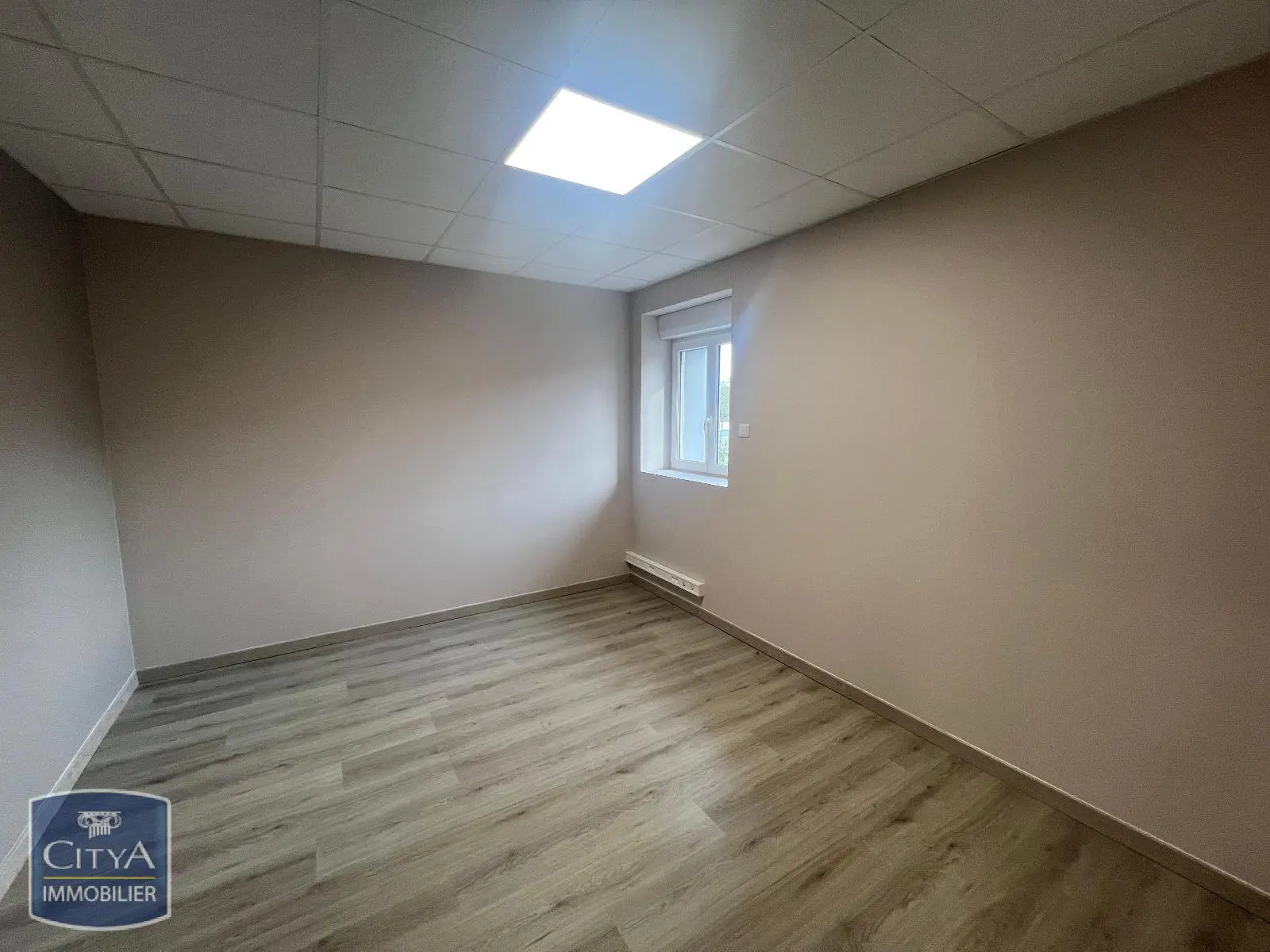 Photo 12 Local Commercial