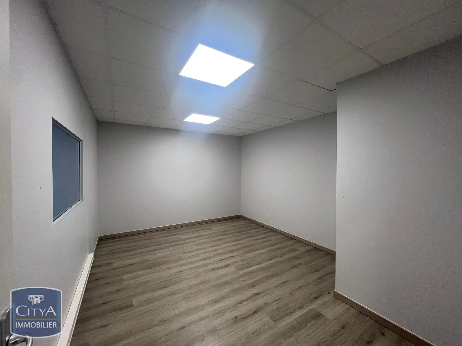 Photo 14 Local Commercial