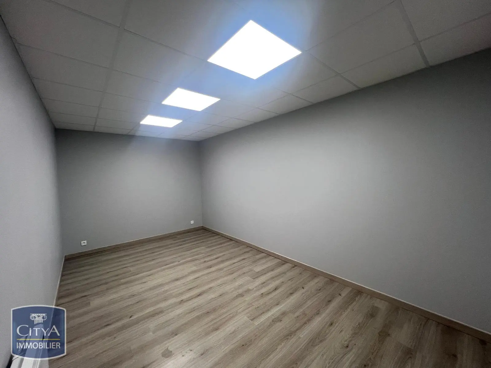 Photo 15 Local Commercial