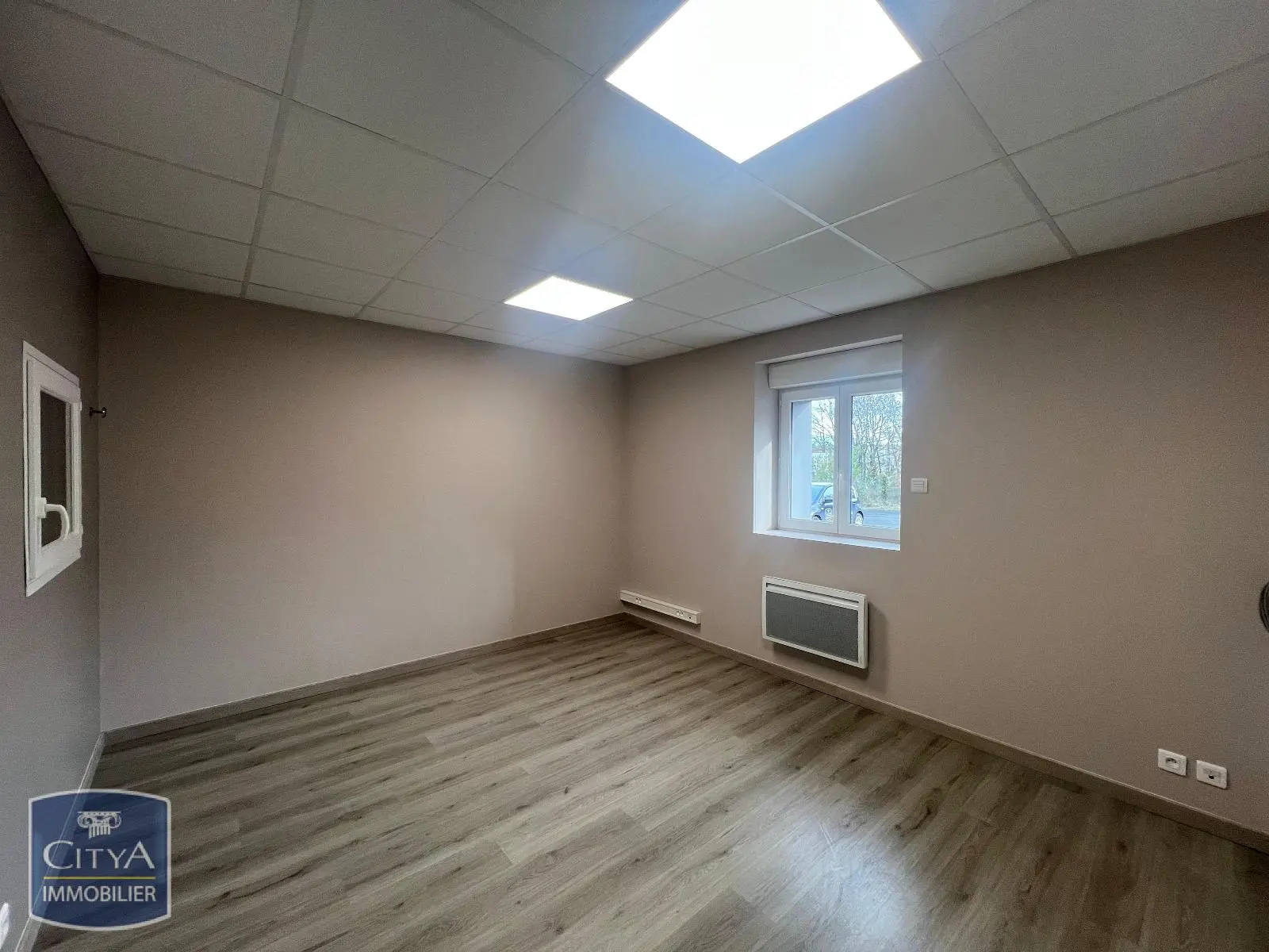 Photo 5 Local Commercial