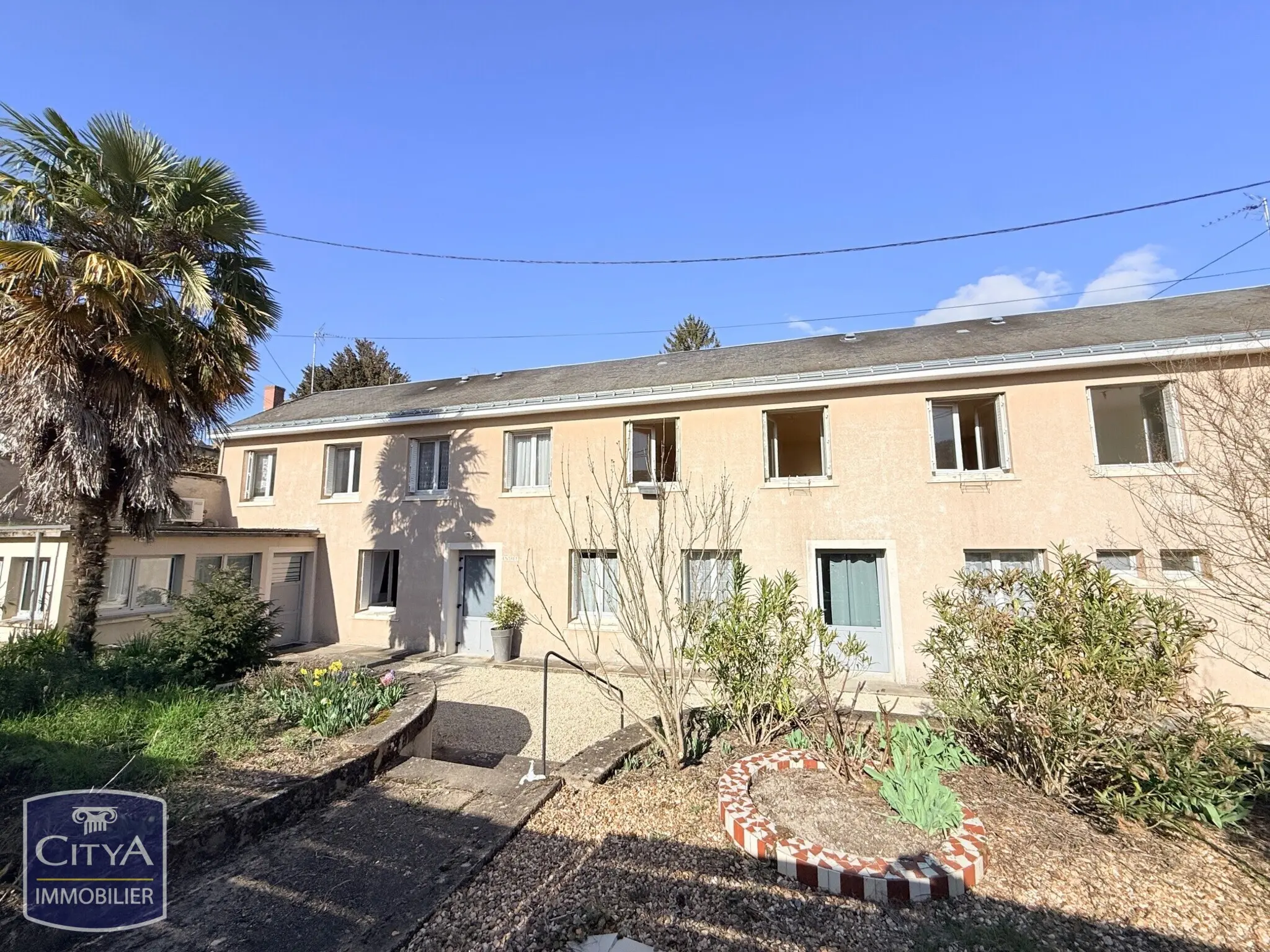 Photo 2 Immeuble 210m²