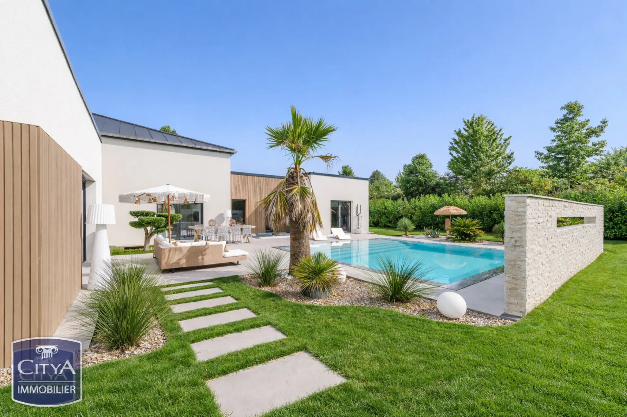 Photo 1 Maison 6 pièces 220m²