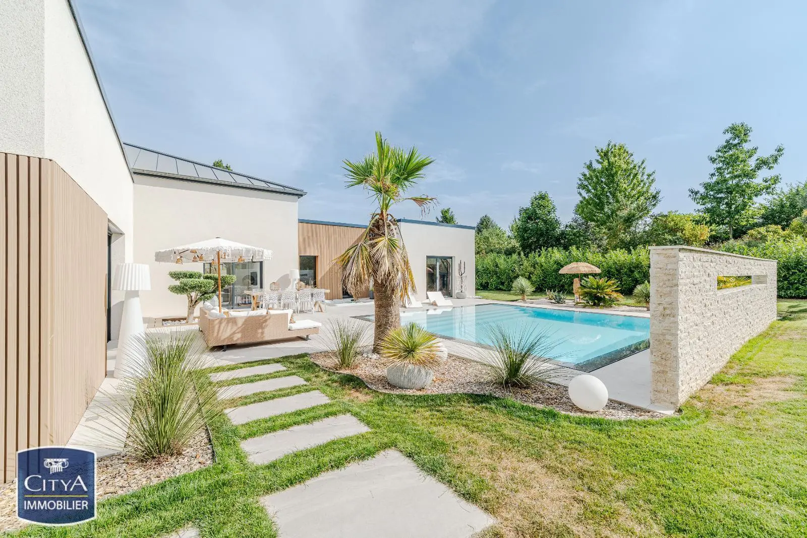 Photo 1 Maison 6 pièces 220m²