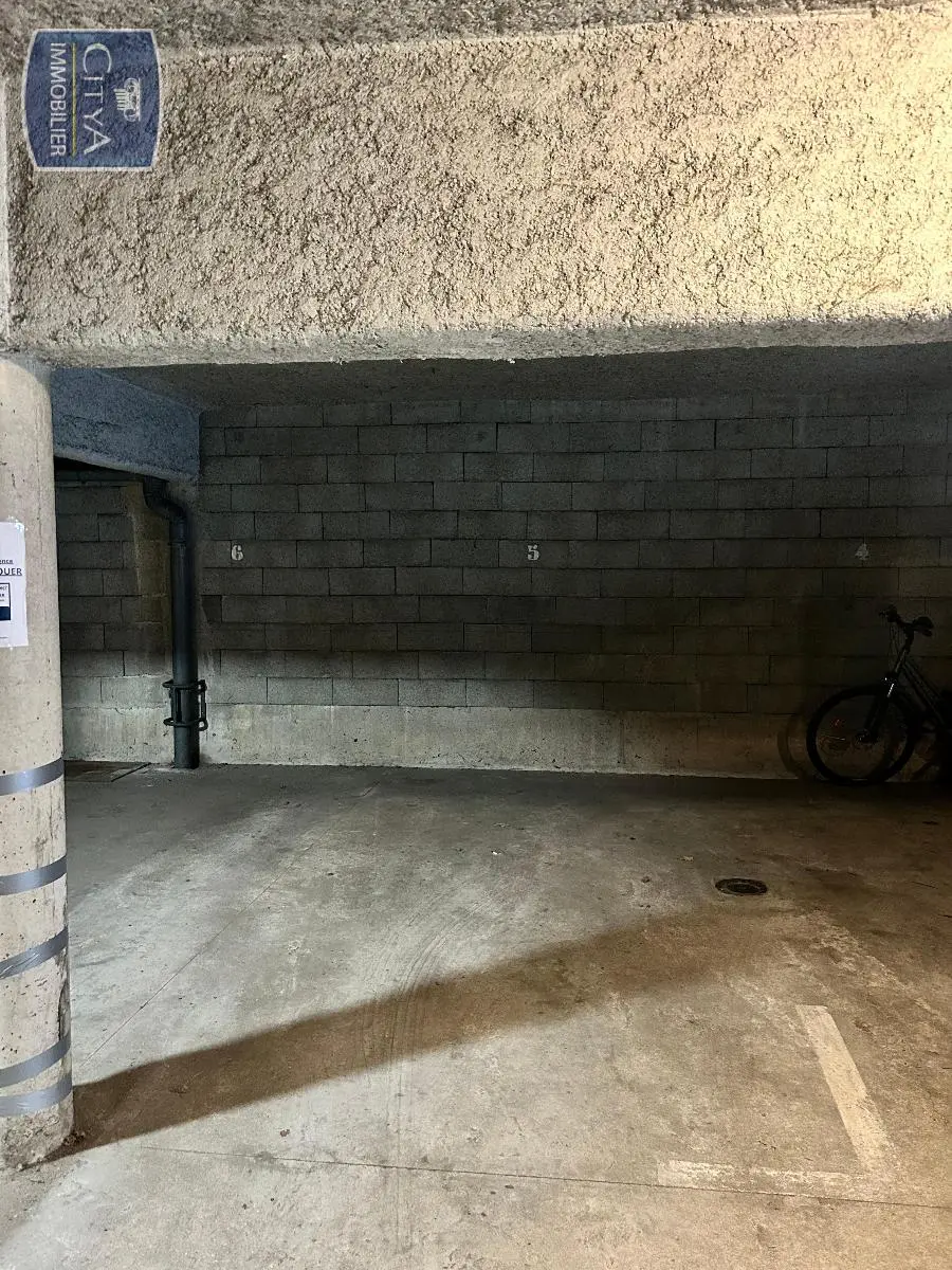 Photo 1 Parking 9m²