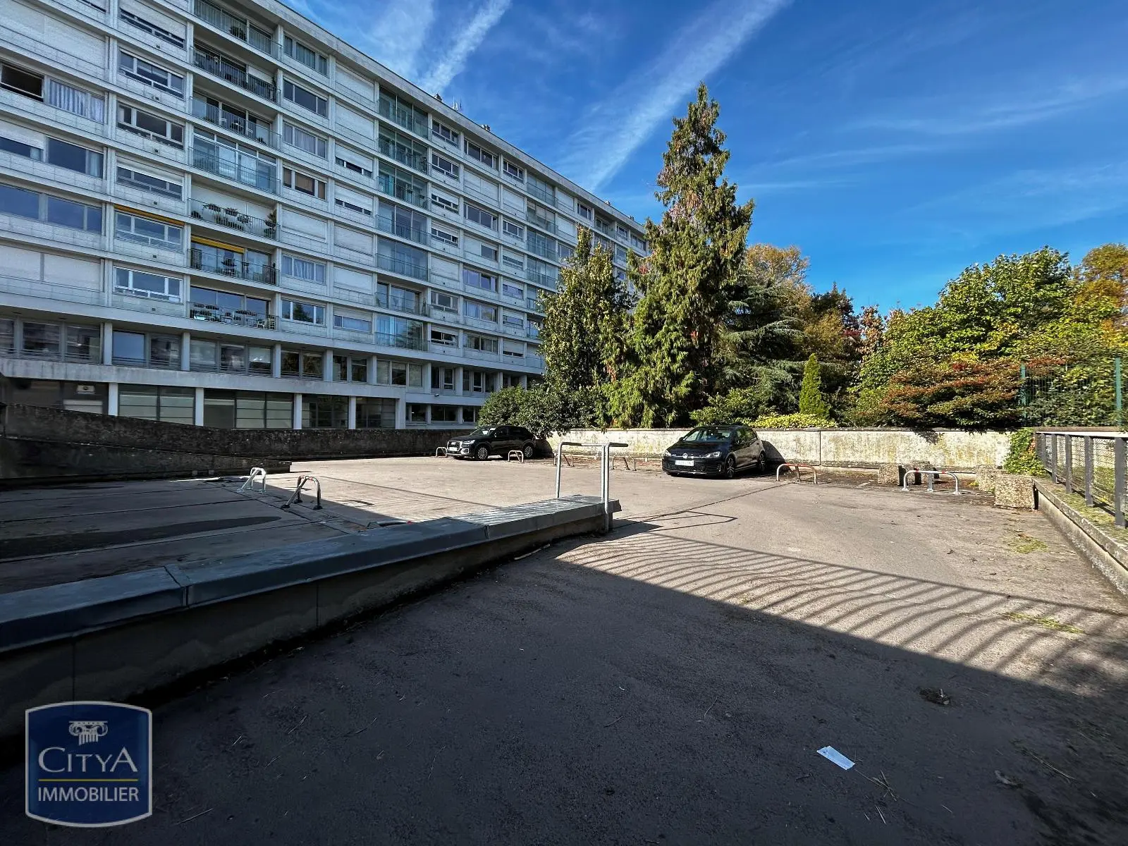 Photo 1 Parking