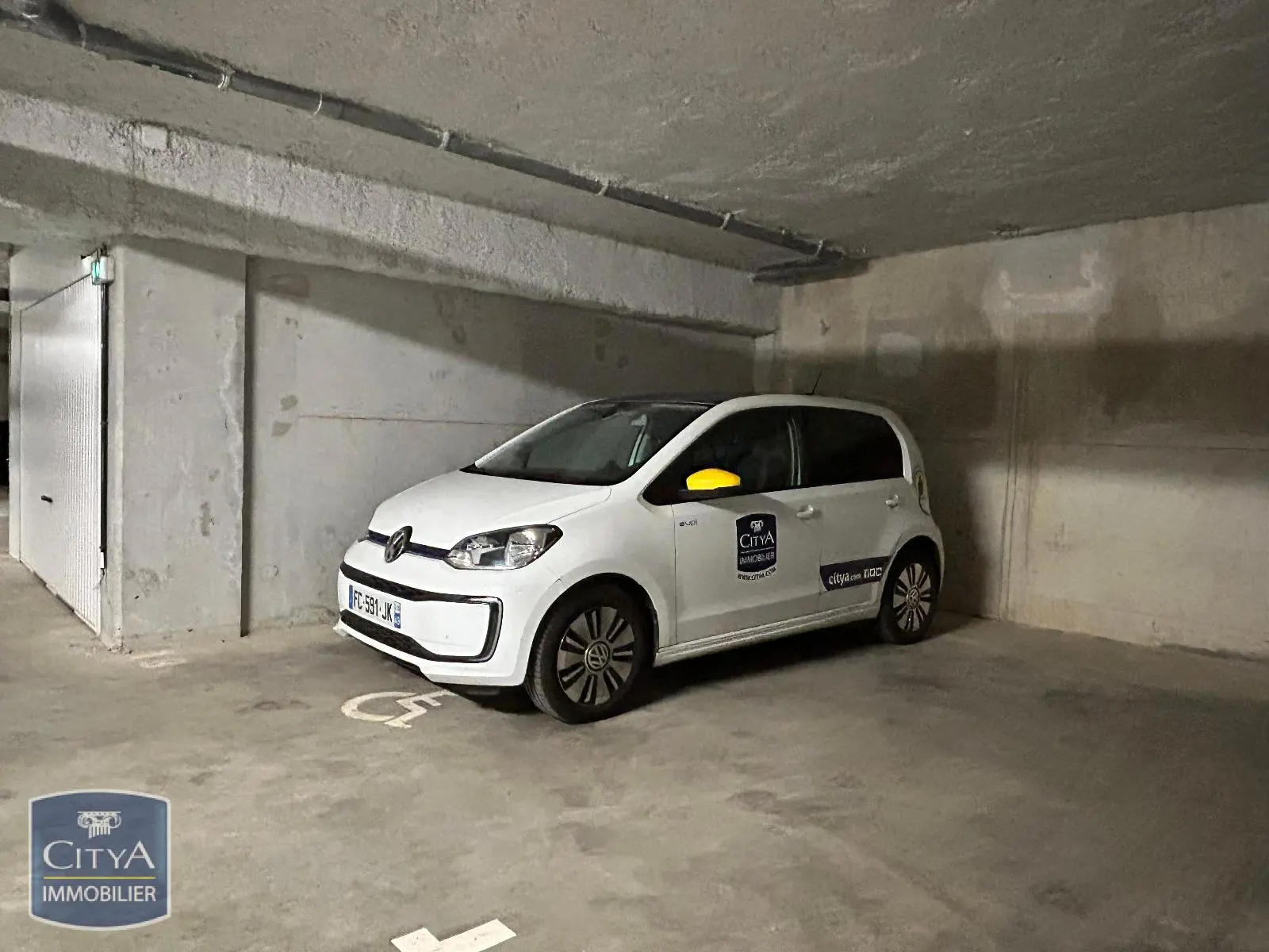 Photo 1 Parking
