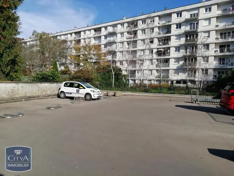 Photo 1 Parking