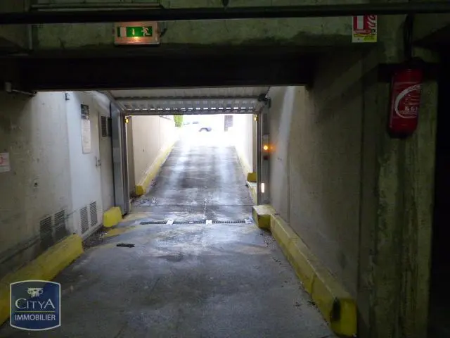 Photo 6 Parking