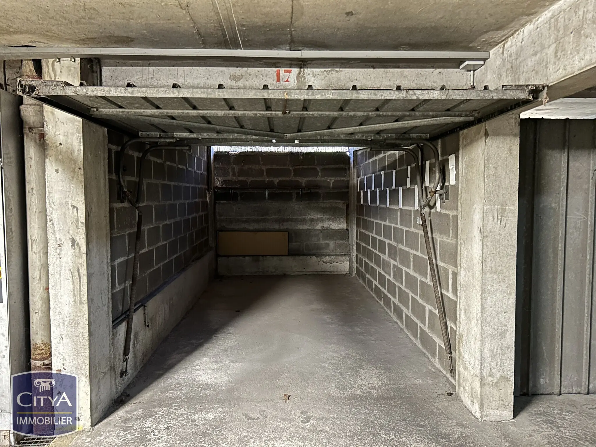 Photo 1 Parking