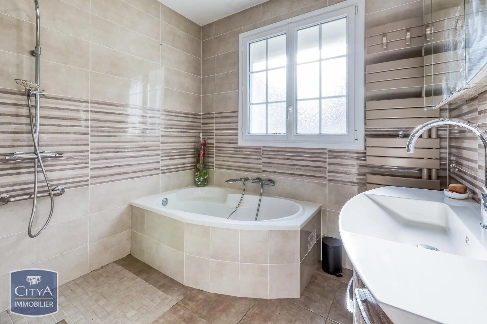 Photo 7 Maison 6 pièces 185m²