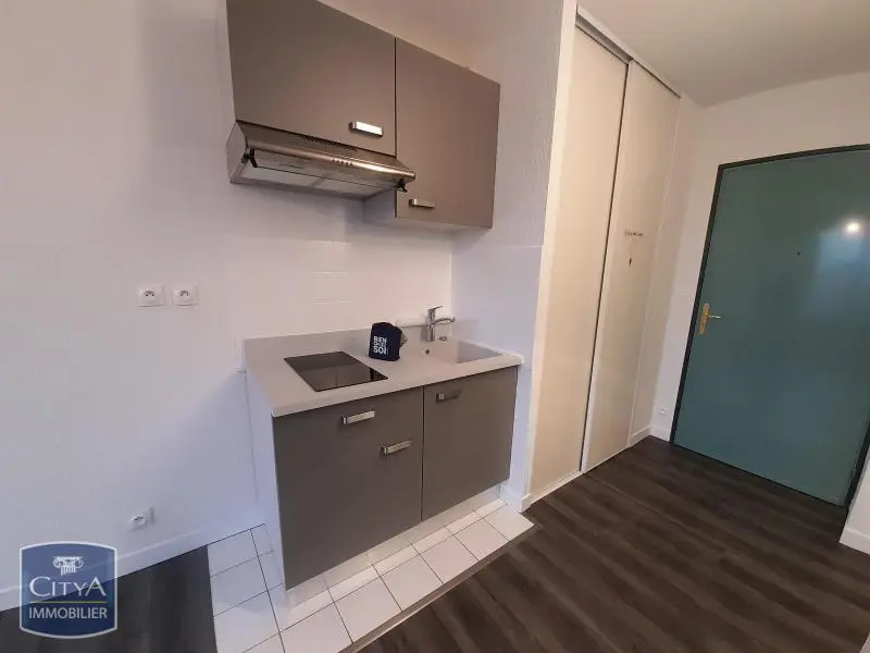 Photo 2 Appartement 1 pièce 29.8m²