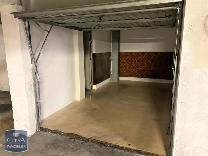 Photo 1 Parking