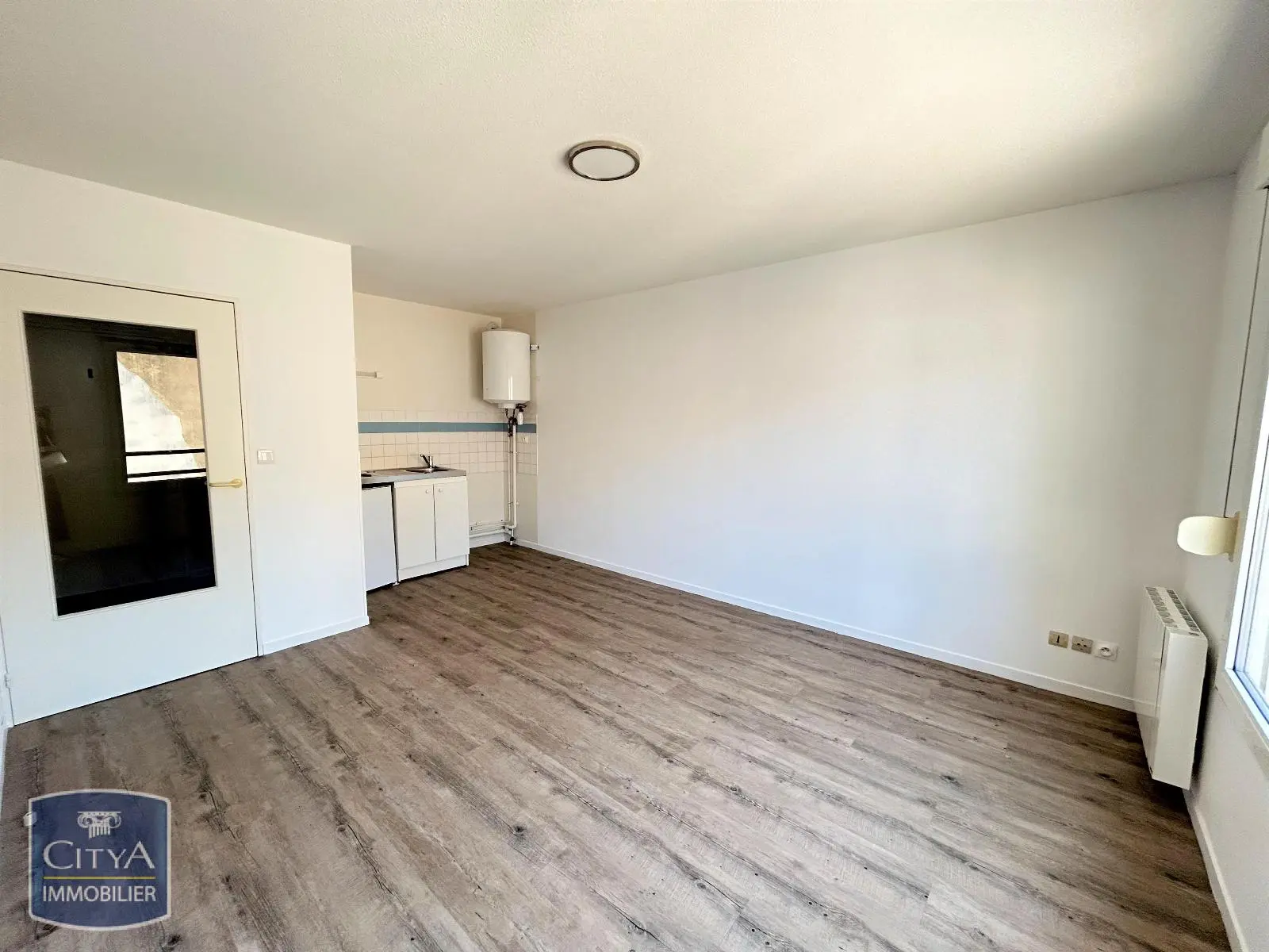 Photo 2 Appartement 1 pièce 24.18m²