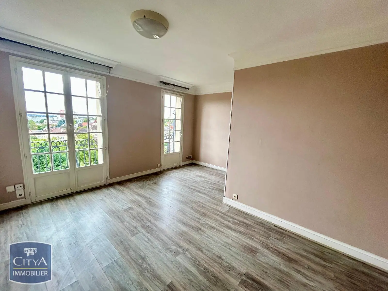 Photo 1 Appartement 1 pièce 27.76m²