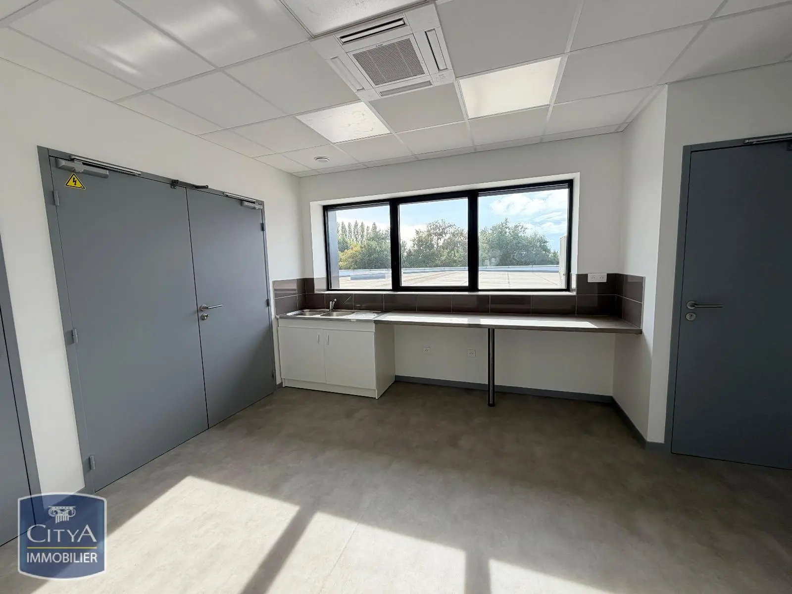 Photo 6 local commercial Rouillon