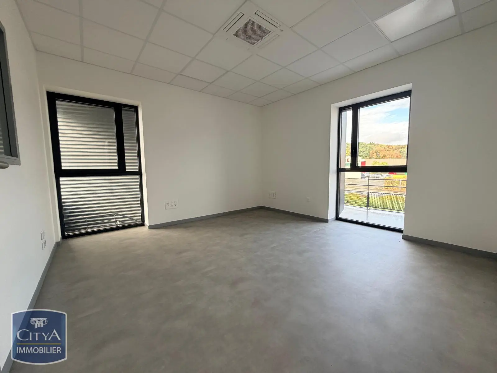 Photo 13 local commercial Rouillon