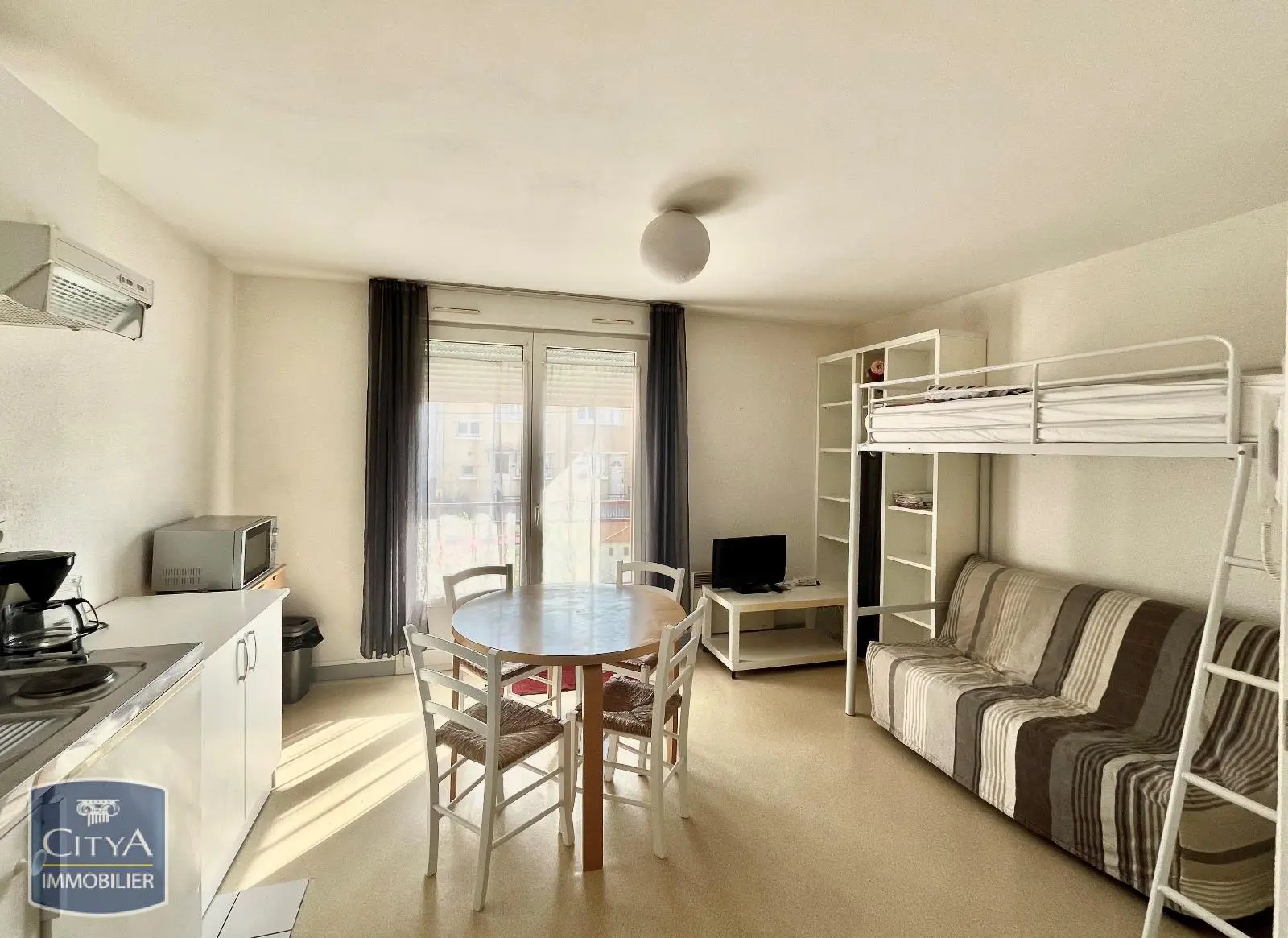 Photo 1 Appartement 1 pièce 19.77m²