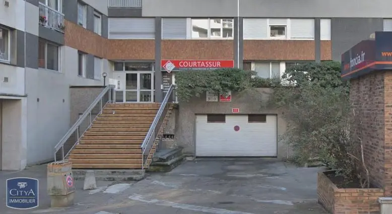 Photo 1 Parking