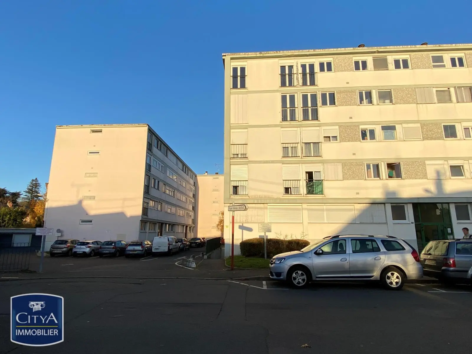 Photo 1 Parking