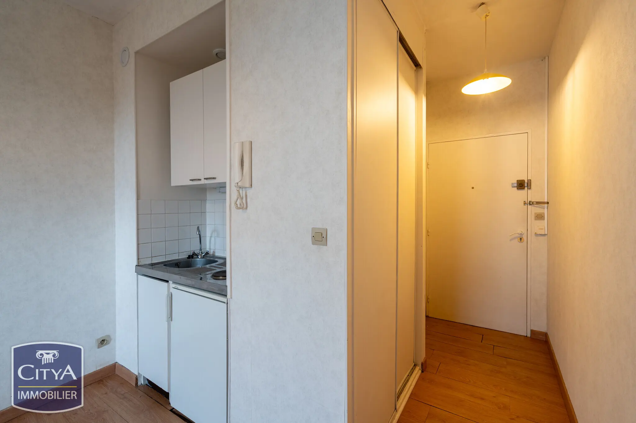 Photo 2 Appartement 1 pièce 17.89m²