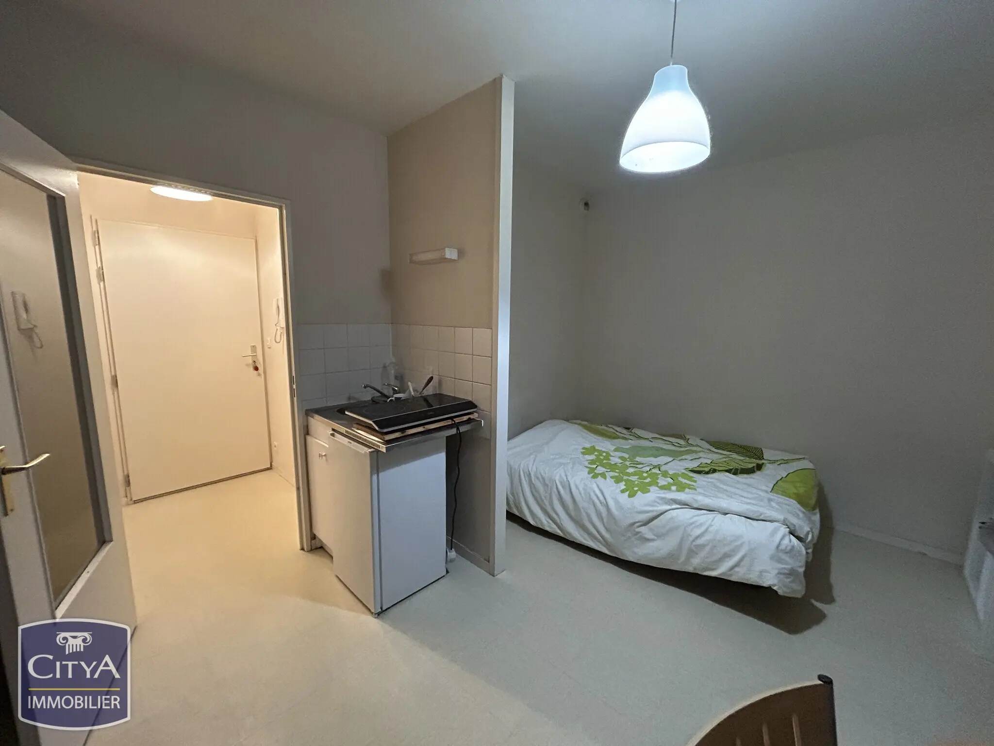 Photo 2 Appartement 1 pièce 19.82m²