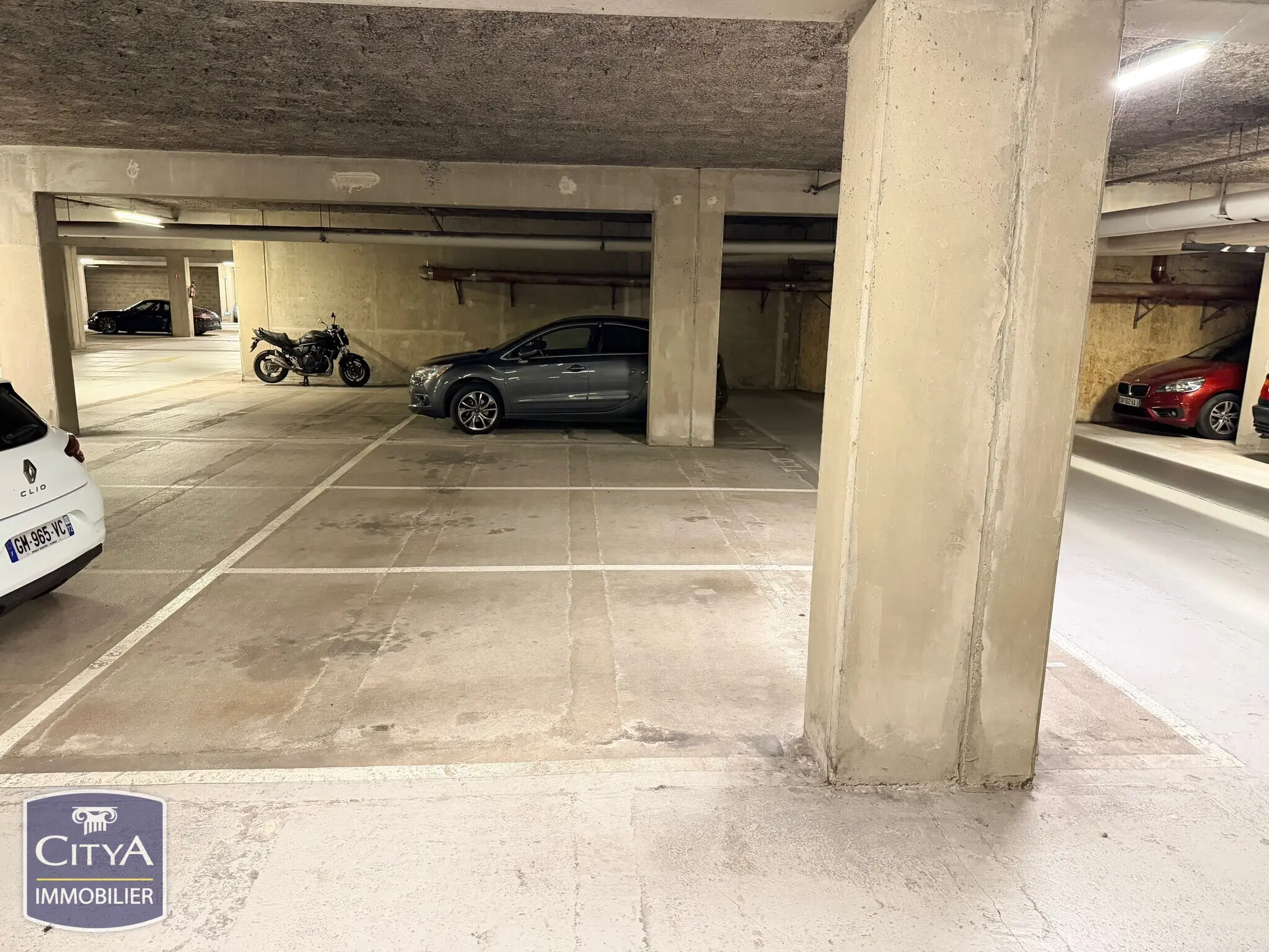 Photo 2 Parking 16m²