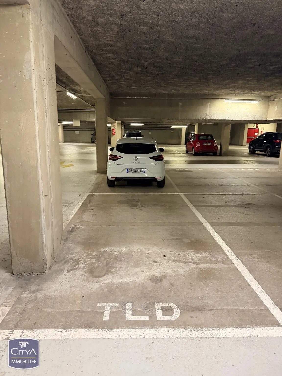 Photo 1 Parking 16m²
