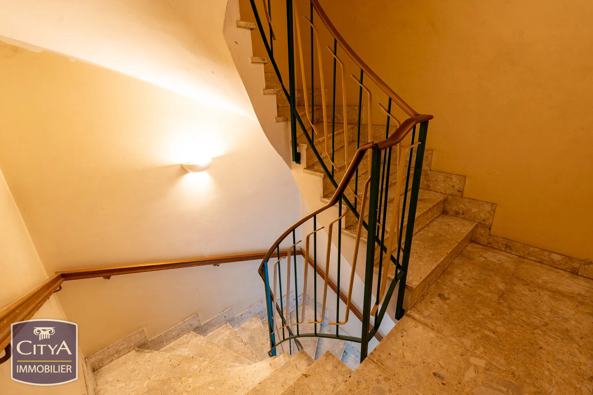 Photo 2 Immeuble 196.37m²
