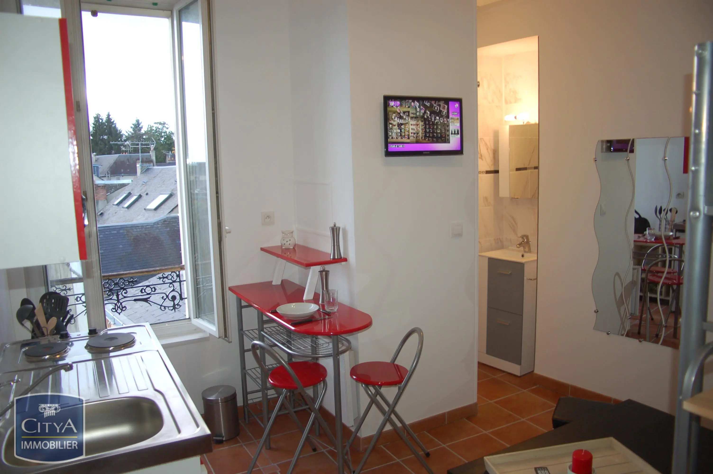 Photo 1 Appartement 1 pièce 13.97m²