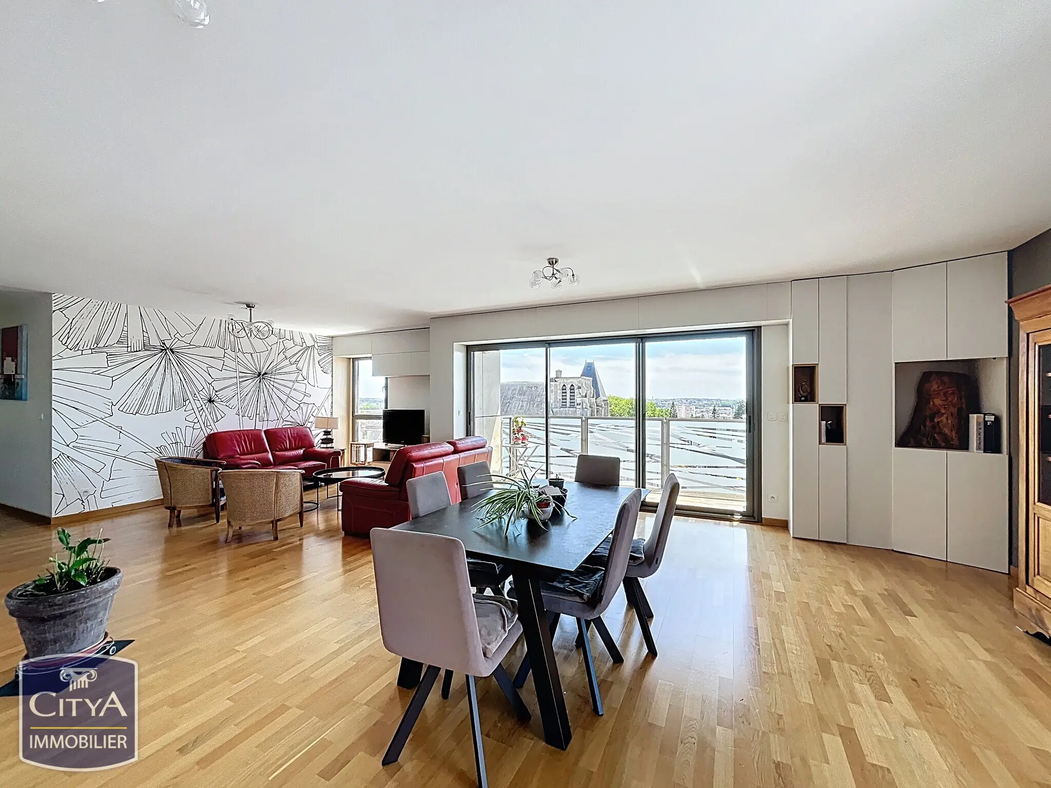 Photo 1 Appartement 5 pièces 151m²