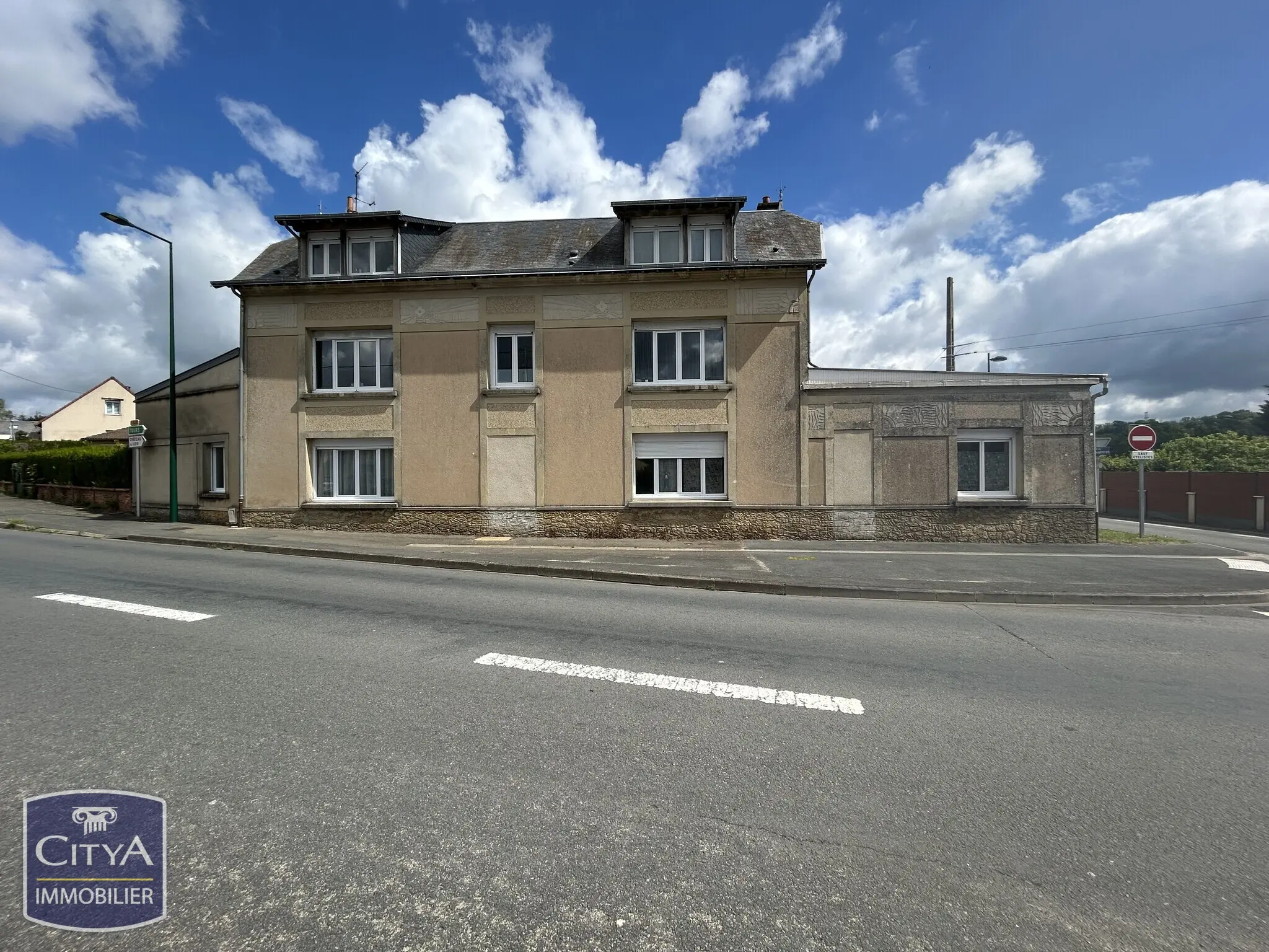 Photo 1 Immeuble 330m²