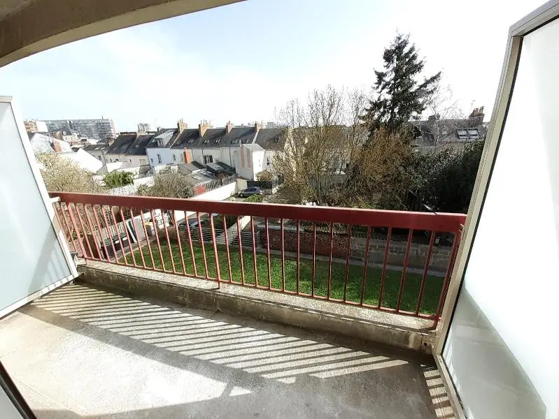 A LOUER LE MANS LOCATION 1 PIECE MEUBLE PARKING BALCON