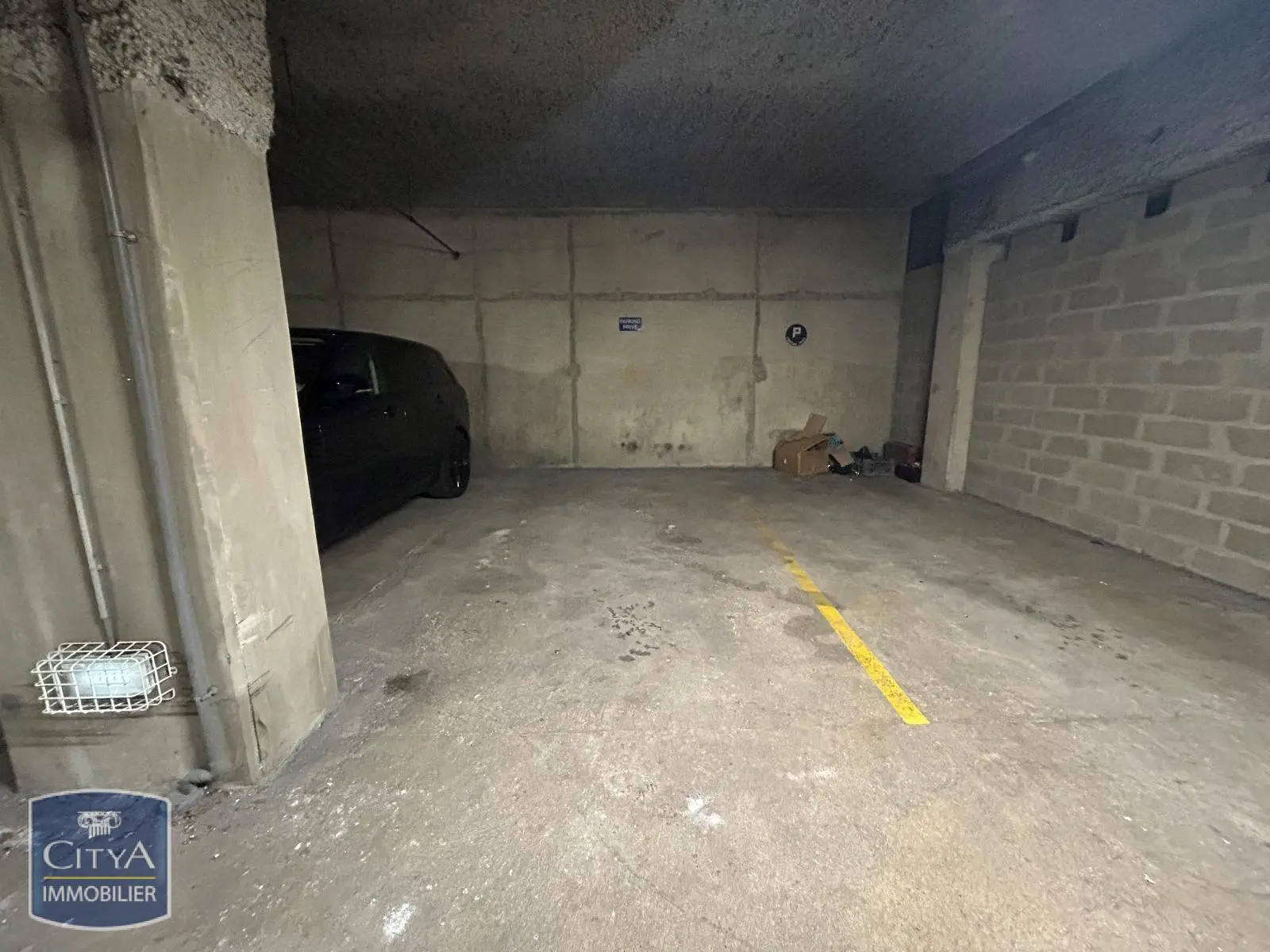 Photo 1 Parking