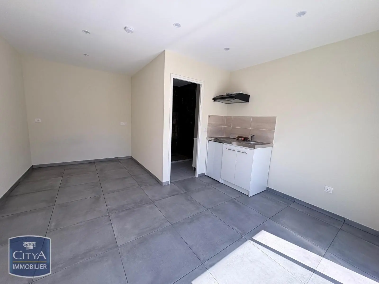 Photo 2 Appartement 1 pièce 19.01m²