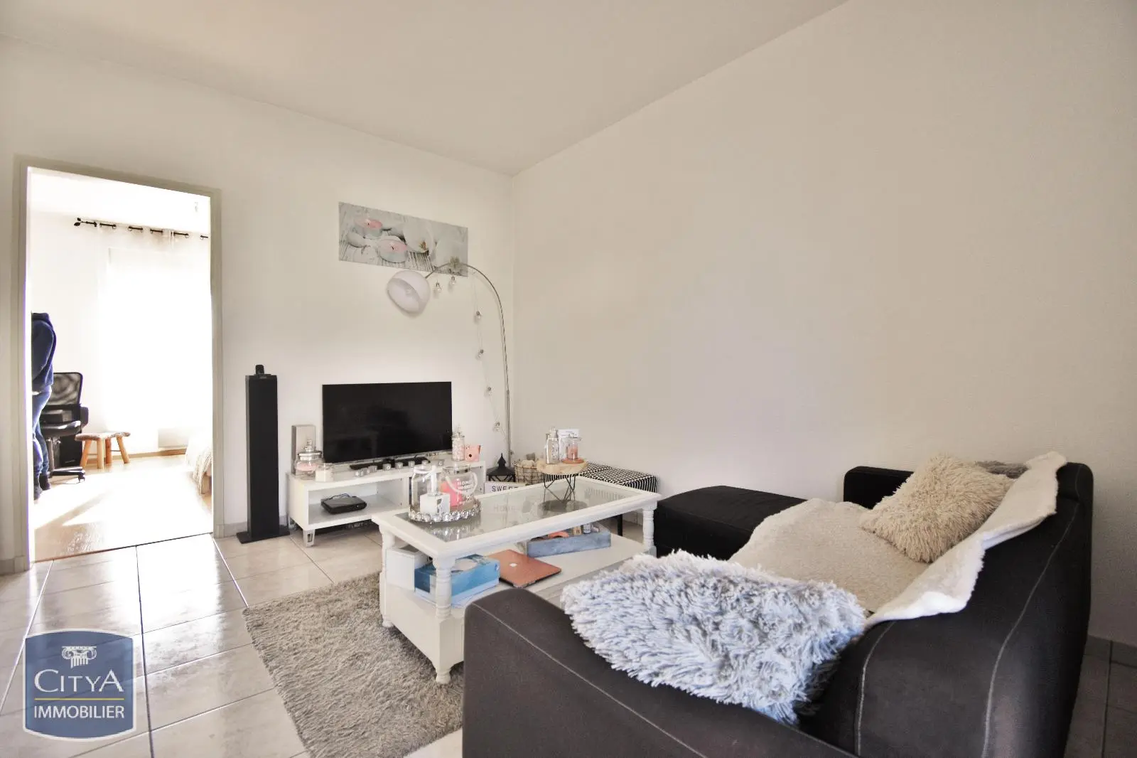 A LOUER LE MANS 2 PIECES PARKING QUARTIER GARE PROCHE COMMERCES TRANSPORTS