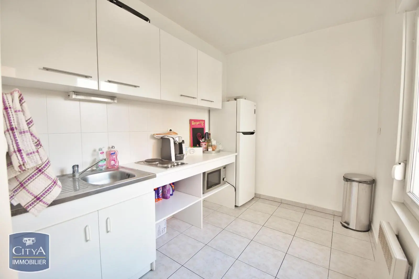 A LOUER LE MANS 2 PIECES PARKING QUARTIER GARE PROCHE COMMERCES TRANSPORTS