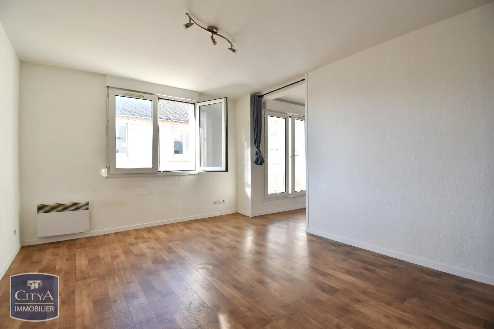 Photo 1 Appartement 1 pièce 32.68m²
