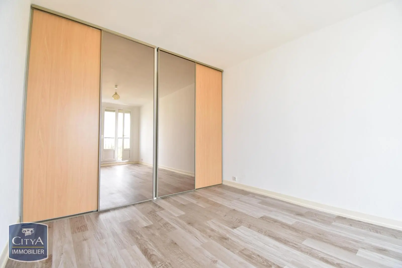 Photo 2 Appartement 1 pièce 30.24m²