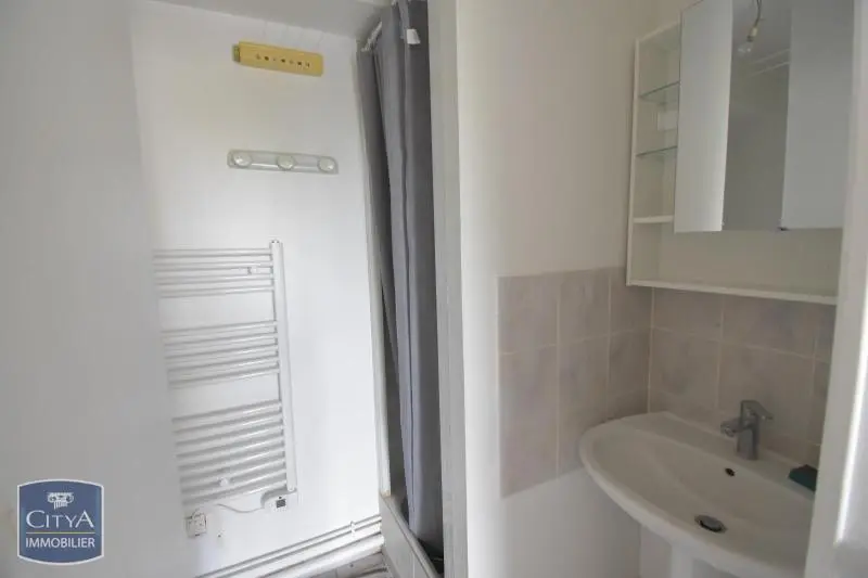 A LOUER T2 MEUBLEE DUPLEX PARKING