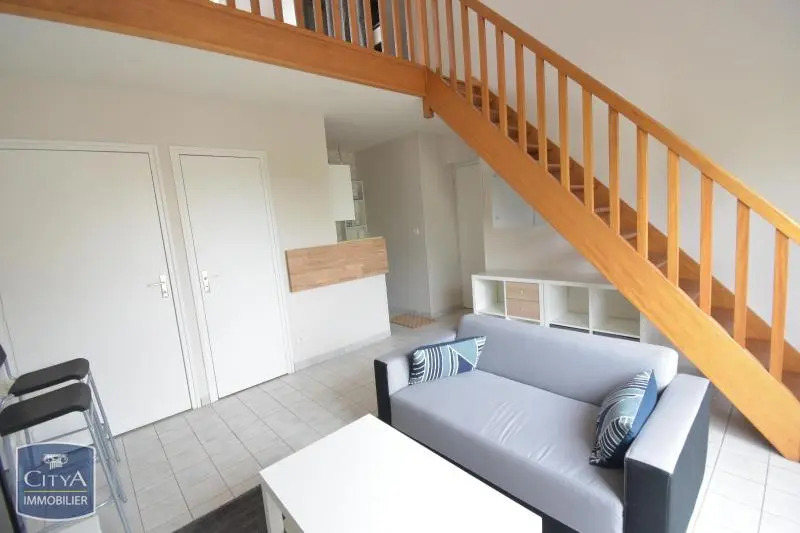 A LOUER T2 MEUBLEE DUPLEX PARKING
