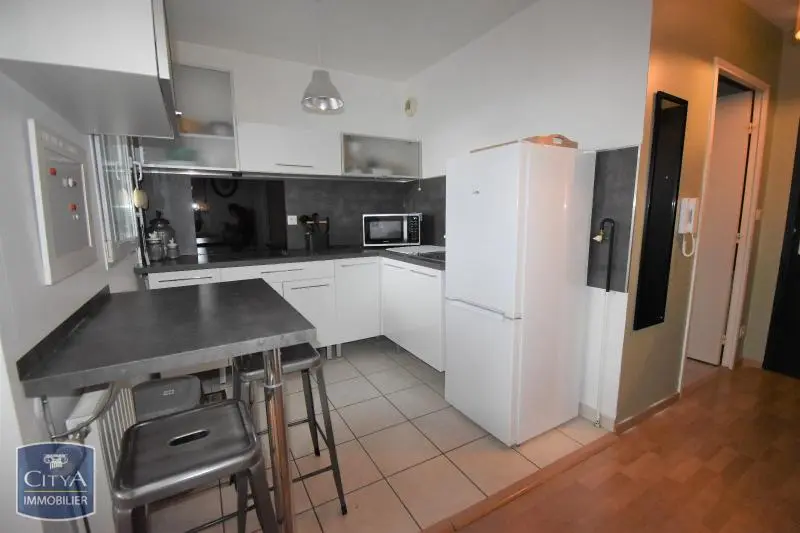 A LOUER T1 BIS MEUBLE COMMERCES