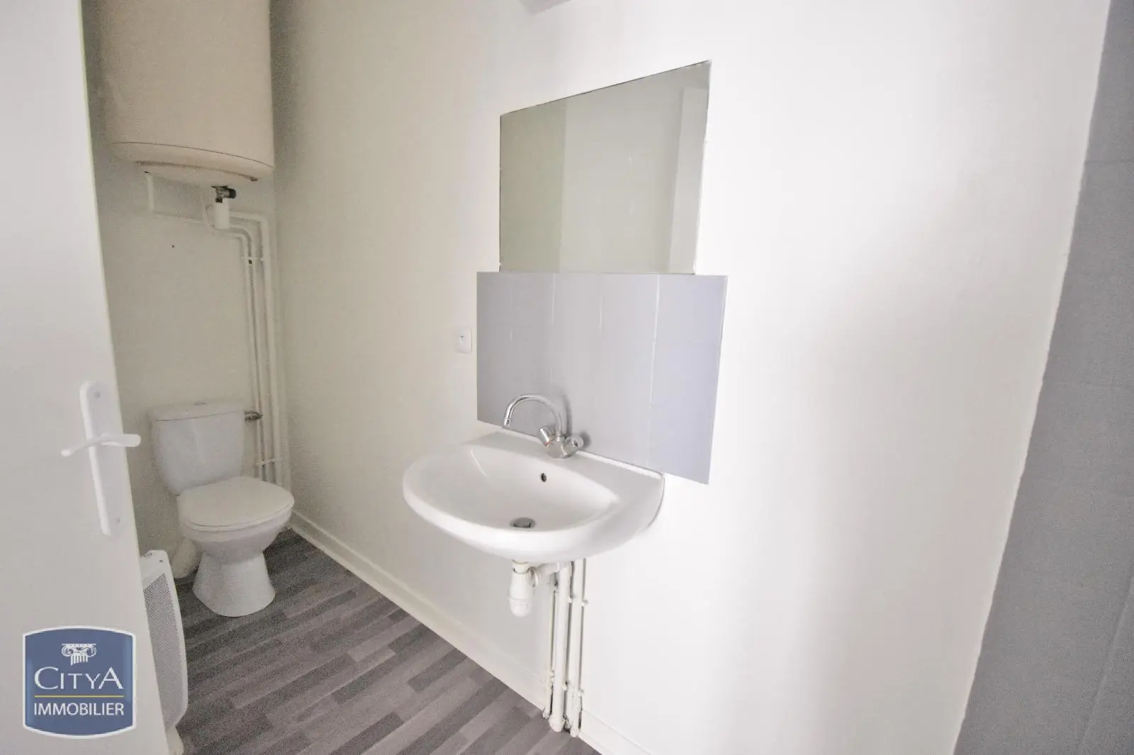 A LOUER STUDIO NON MEUBLE CENTRE VILLE