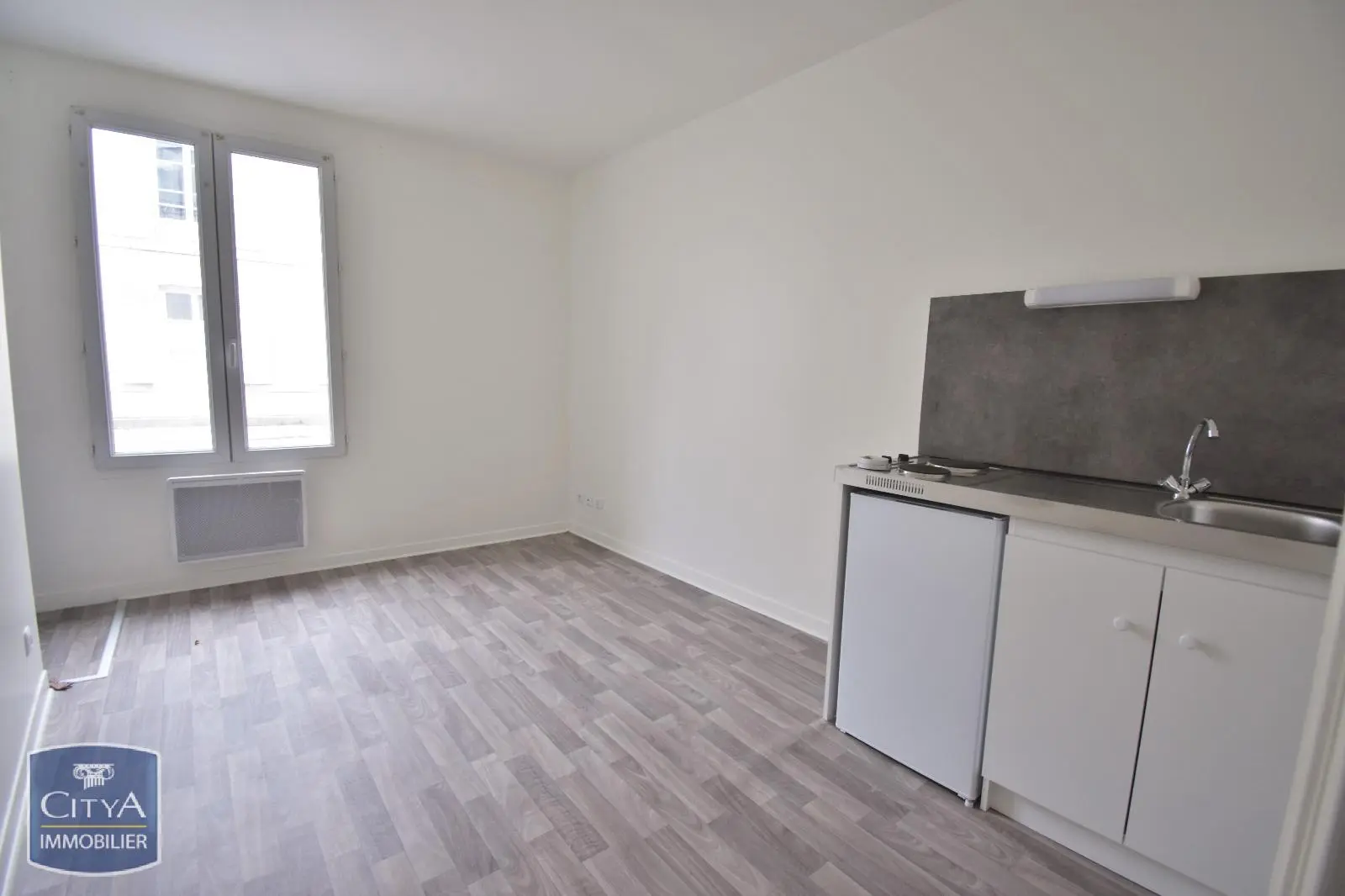 A LOUER STUDIO NON MEUBLE CENTRE VILLE