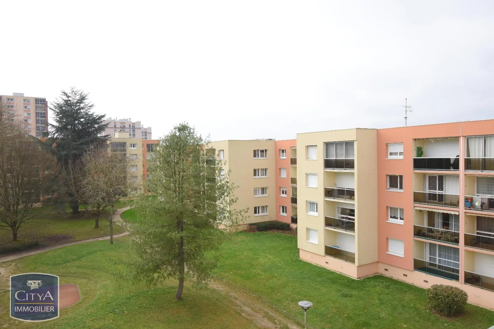 T2 MEUBLE  L EPAU PARKING