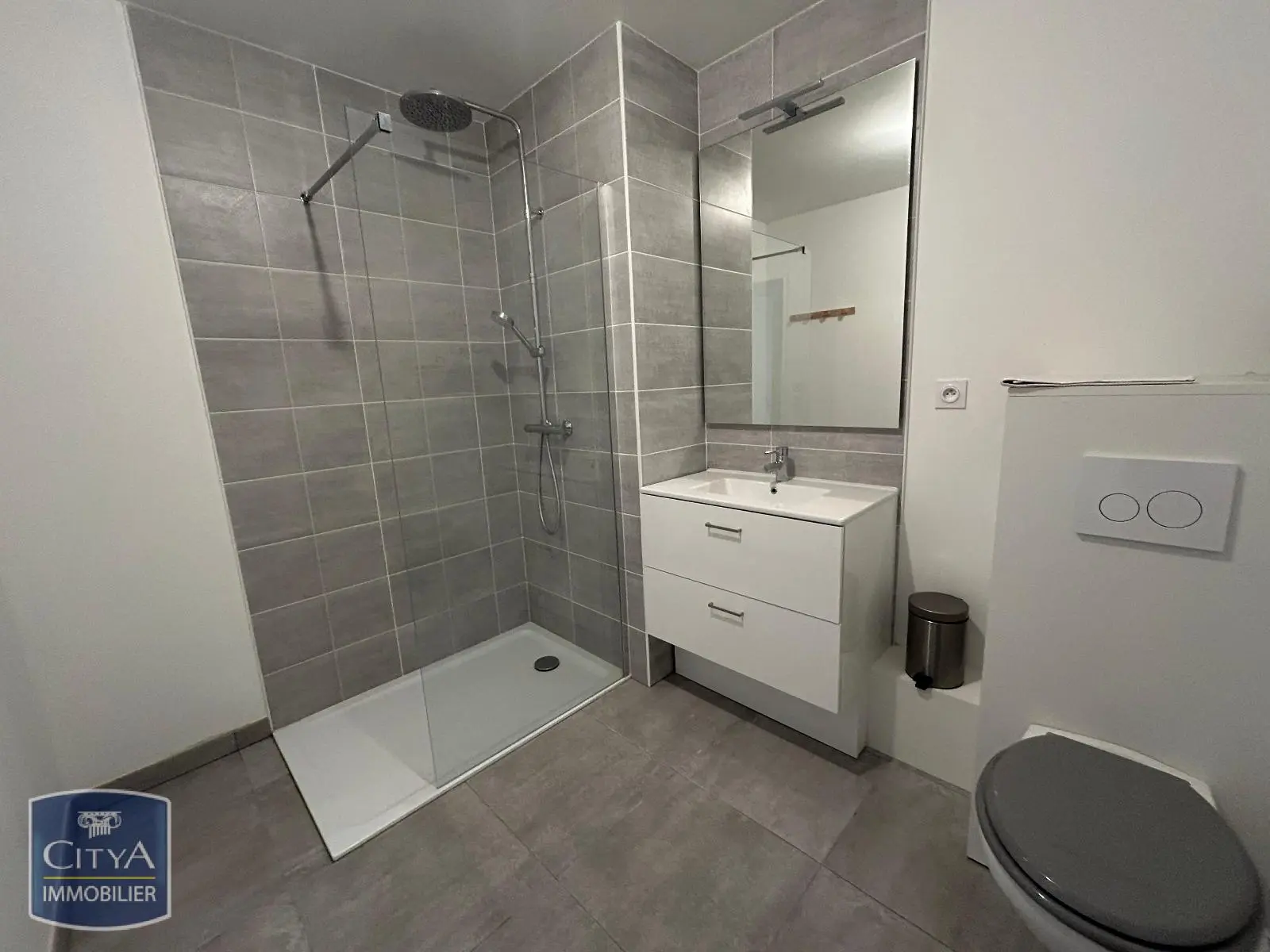 T4 MEUBLE MODERNE RECENT TERRASSE 65M2