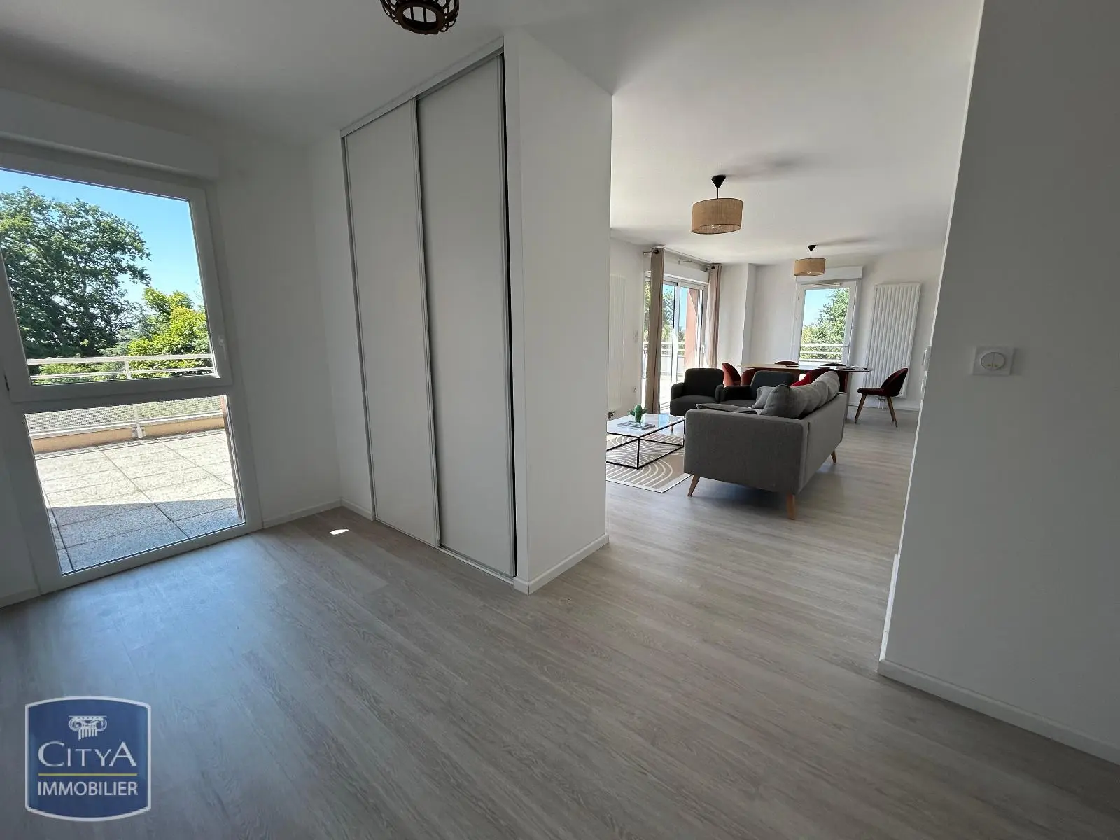 T4 MEUBLE MODERNE RECENT TERRASSE 65M2